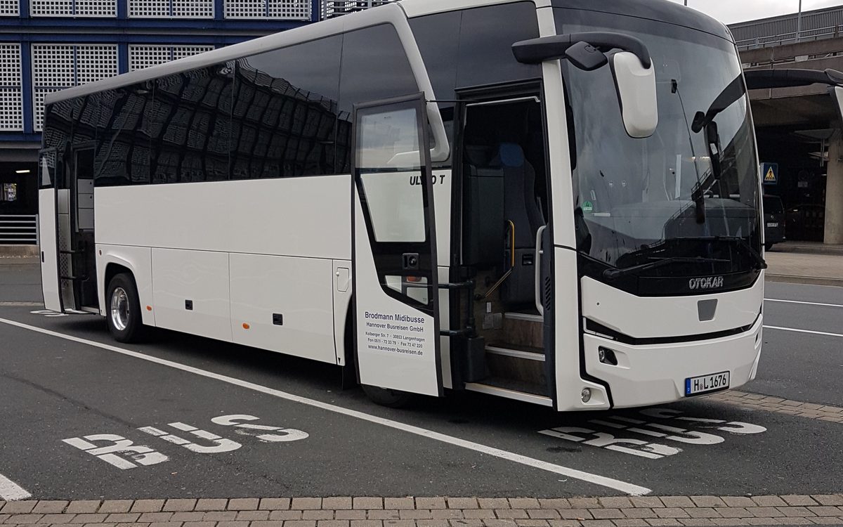 Otokar Midibus der Hannover Busreisen GmbH auf dem Busparkplatz